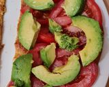 Foto del paso 3 de la receta: Sándwich omelette 🥪 relleno de ricotta, aguacate y tomate 🍅 🥑 🥚