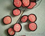 Foto langkah ke 4 dari resep Brownies Kering Mini Stroberi.