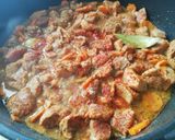 Foto del paso 2 de la receta: Carne de cerdo en salsa de especias y vinos