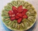 Foto del paso 4 de la receta: Tarta de queso helada con kiwi y fresas