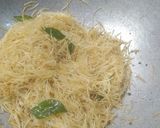 A picture of step 2 of Veg. Vermicelli upma.