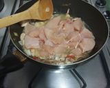 Foto del paso 2 de la receta: Pollo al champiñón con papas