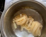 A picture of step 1 of Tagliatelle with white sauce, ham.