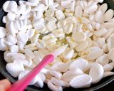 Hình bước làm 3 của món Kẹo Nougat Sữa & Các Loại Hạt Khô