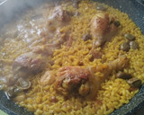 Foto del paso 6 de la receta: Arroz con muslos de pollo y habas