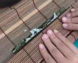 Hình bước làm 4 của món Bé làm cơm cuộn kimbap