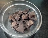 A picture of step 5 of Oreo Banana Kulfi with walnuts fudge.