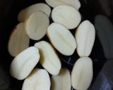 Foto del paso 4 de la receta: Pollo asado con patatas en olla de cocción lenta