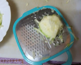 Foto del paso 4 de la receta: Tortilla de papas con cebolla y calabacín rallado