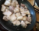 A picture of step 1 of Wet fried pork.