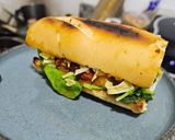 Foto del paso 5 de la receta: Sándwich gourmet de pesto y tomatitos confitados ♡