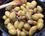 Une image de l'étape 8 de Pommes grenailles au lardons et marinade au vin rouge.