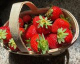 Une image de l'étape 2 de 🍧Dessert 🍨 healthy 🍓 fraises 🍓 yaourt grec.