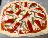 Foto del paso 3 de la receta: Pizza de bacon, pimientos asados, trigueros y mucho más