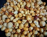 A picture of step 3 of Makhana Dry Fruit Chiwda.