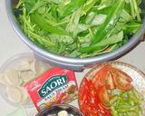 Foto langkah ke 1 dari resep Tumis sayur kangkung bakso saos tiram rumahan sedap.