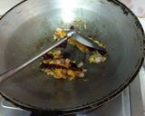 รูปขั้นตอนการทำที่ 5 ของ ไก่ดำผัดขิง