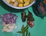 Foto langkah ke 1 dari resep Tumis Tahu Kecap Sederhana.