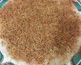 صورة لخطوة 3 من وصفة حلى السميد بالجبنة والكنافة 😍
