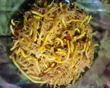 Foto langkah ke 6 dari resep Mie goreng saos tiram.