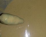 A picture of step 3 of Masaly bhari hari mirch k pakoray.