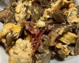 Foto del paso 7 de la receta Revuelto de setas con jamón y un ajo