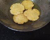 A picture of step 6 of Wheat Mathri.