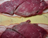 Foto del paso 1 de la receta: Rollitos de carne y panceta