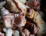 Foto langkah ke 1 dari resep Ayam kampung tumis Andaliman.
