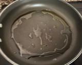 Foto del paso 1 de la receta: Cebolla morada caramelizada al jerez
