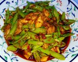 รูปขั้นตอนการทำที่ 2 ของ ผักบุ้งไทยเครื่องแกงไก่