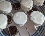 Foto del paso 6 de la receta: Alfajores bañados en chocolate
