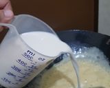 Foto langkah ke 3 dari resep Bechamel Sauce untuk Spaghetti Panggang.
