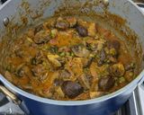 A picture of step 5 of Mushroom muttar sabzi.