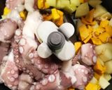 Foto del passaggio 2 della ricetta Polipo patate e zucca su crema di patata allo zafferano