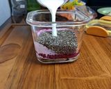 Foto langkah ke 2 dari resep Dragon fruit Chia Pudding.