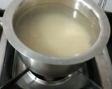 A picture of step 3 of Peeley Meethe Chawal.