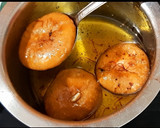 मावा कचौड़ी (Mawa kachori recipe in Hindi) रेसिपी चरण 7 फोटो