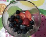 Foto del paso 1 de la receta Frutas rojas con yogur y polen