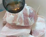 รูปขั้นตอนการทำที่ 1 ของ หมูสามชั้นทอดน้ำปลา