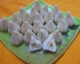 काजू स्टफ मोदक (Kaju Stuff Modak Recipe In Marathi) रेसिपी स्टेप 3 फोटो 