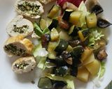 Petrezselymes krémmel göngyölt csirkemell, sült zöldségekkel recept fázis 9 fotója