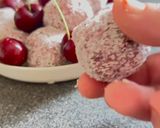 صورة لخطوة 4 من وصفة كرات طاقة بالكرز
