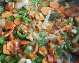 Foto del paso 5 de la receta: Conejo guisado con salsa de setas llanegas y verduras