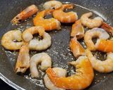 Foto del paso 1 de la receta: Zarzuela de rape con almejas y langostinos