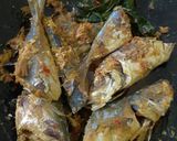 Foto langkah ke 4 dari resep Ikan sarden masak kuning.