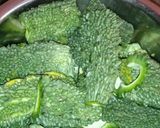 करेला (karela recipe in Hindi) रेसिपी चरण 1 फोटो