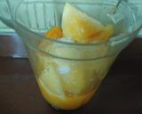 A picture of step 1 of Muskmelon & Mango smoothie.