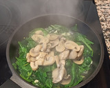 Foto del paso 2 de la receta: Salteado de espinacas con champiñones