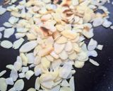 Foto del paso 2 de la receta: Salmonetes en salsa de puerros y almendras
